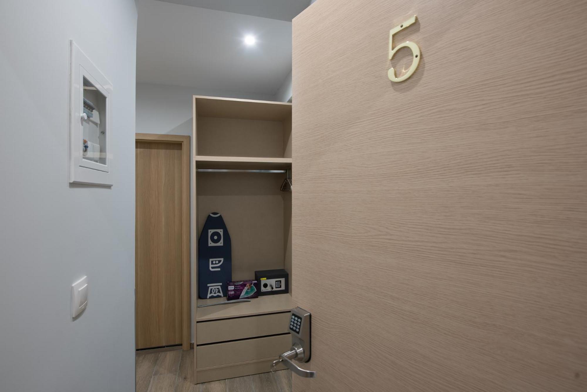 Rob Venture Suites At The Central Of Athens City Экстерьер фото